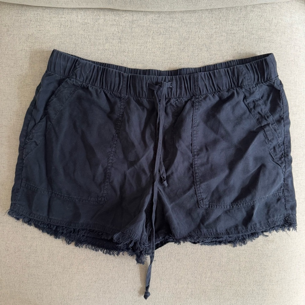 Bella Dahl | Bella Dahl Frayed Hem Flowy Shorts | Flowy Dolphin Shorts